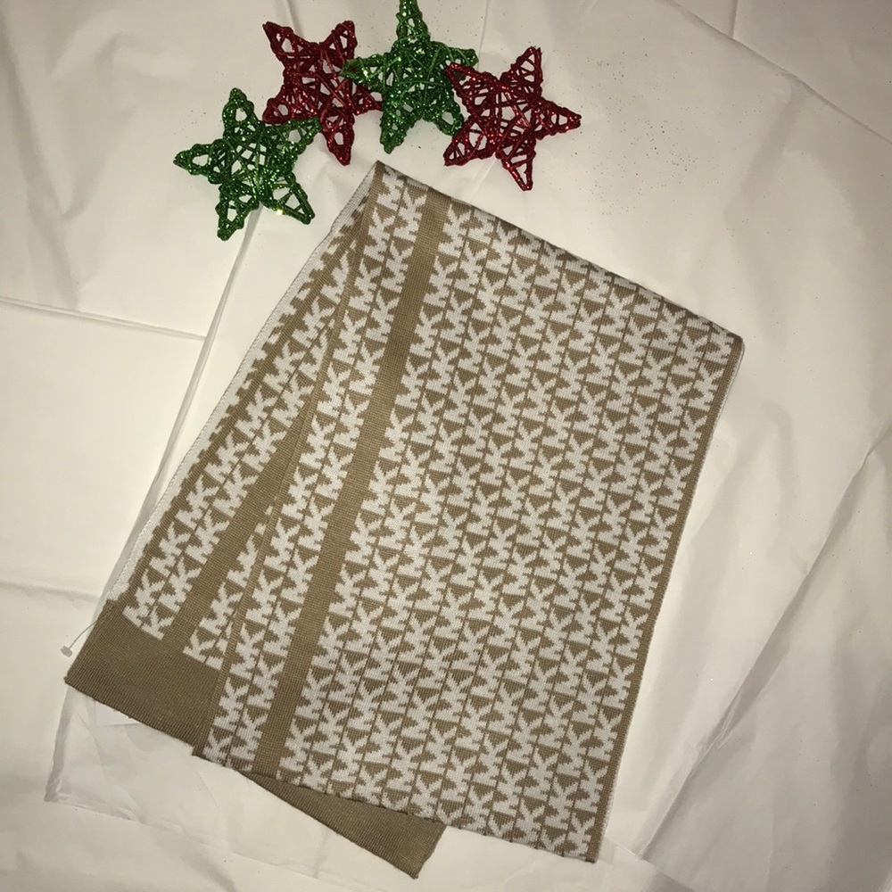 🆕🎉Michael Kors Scarf